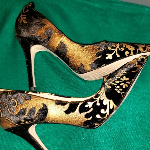 Shoes - Picture 2 of 8